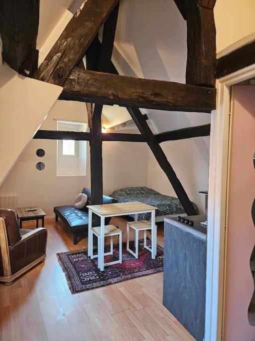 Le Petit Medieval Apartment Montluçon Exterior foto