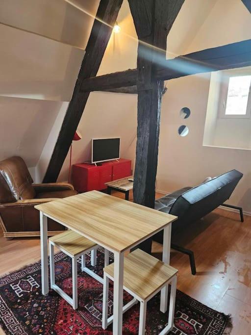 Le Petit Medieval Apartment Montluçon Exterior foto