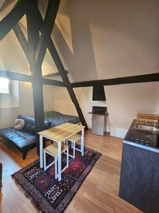 Le Petit Medieval Apartment Montluçon Exterior foto