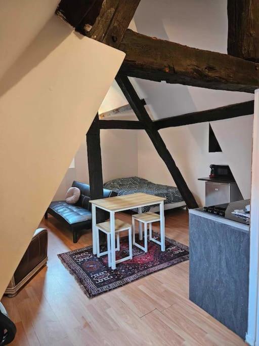 Le Petit Medieval Apartment Montluçon Exterior foto