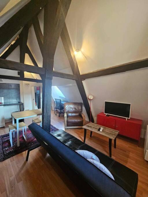 Le Petit Medieval Apartment Montluçon Exterior foto